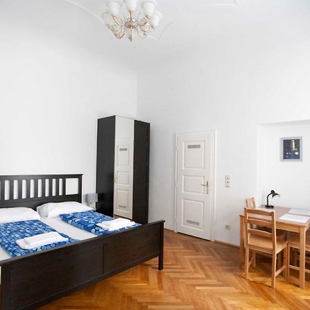 City Center Homes Вена Экстерьер фото